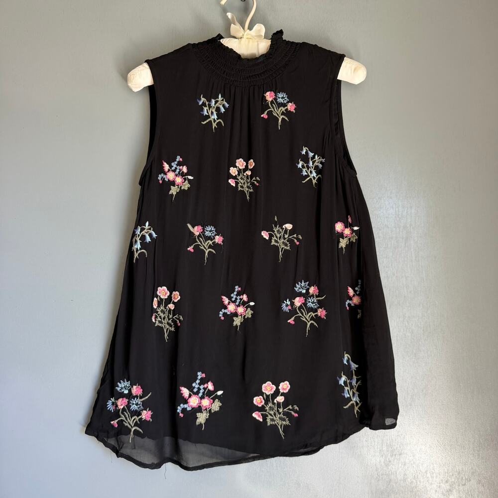 SUNDANCE Women's XS Black Sleeveless Embroidered Flower Flowy Blouse Boho Girly